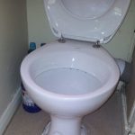 トイレの水漏れが招く生活トラブルと快適空間を守るための点検管理術